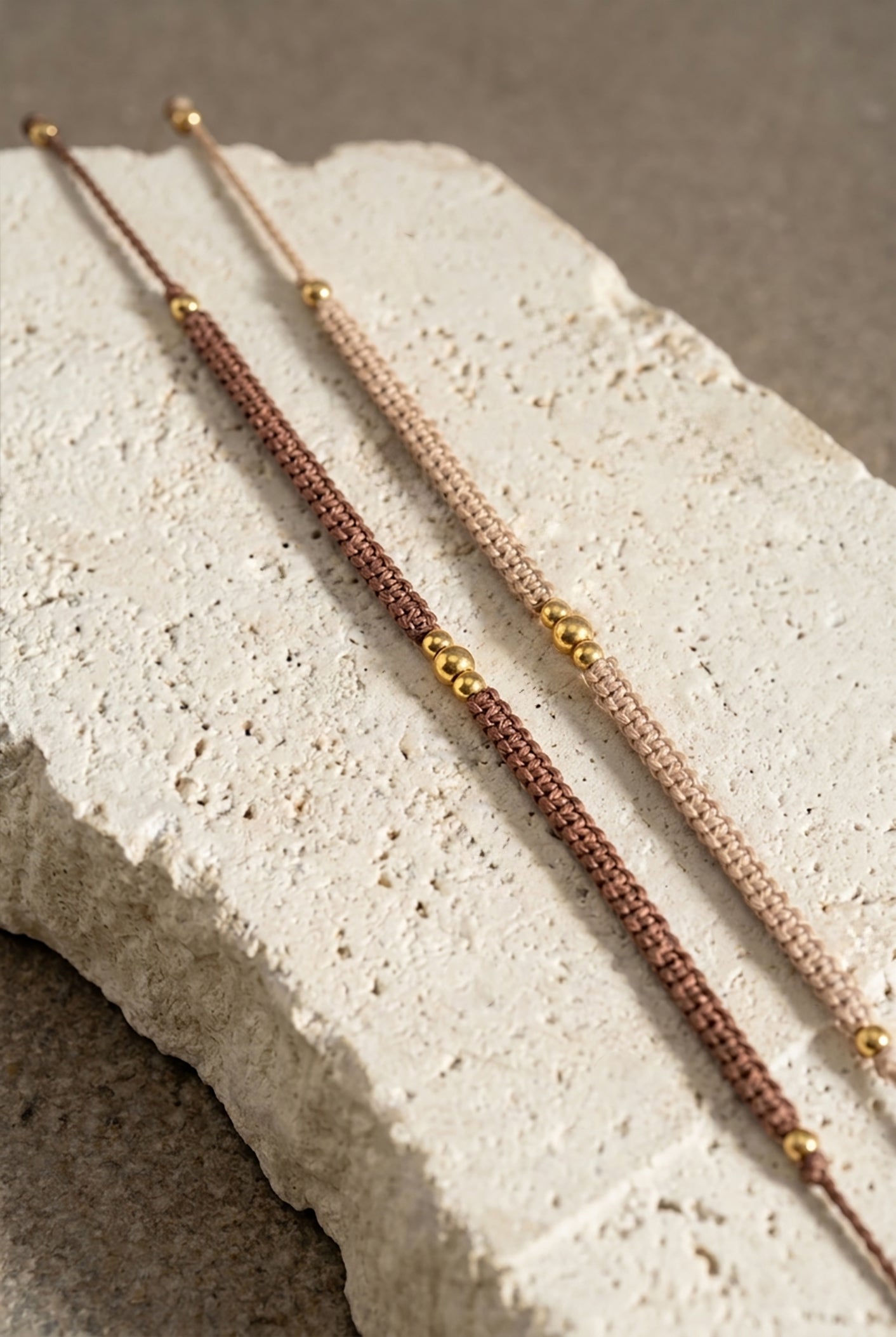 TERRÁ ~ rankų darbo ruda apyrankė