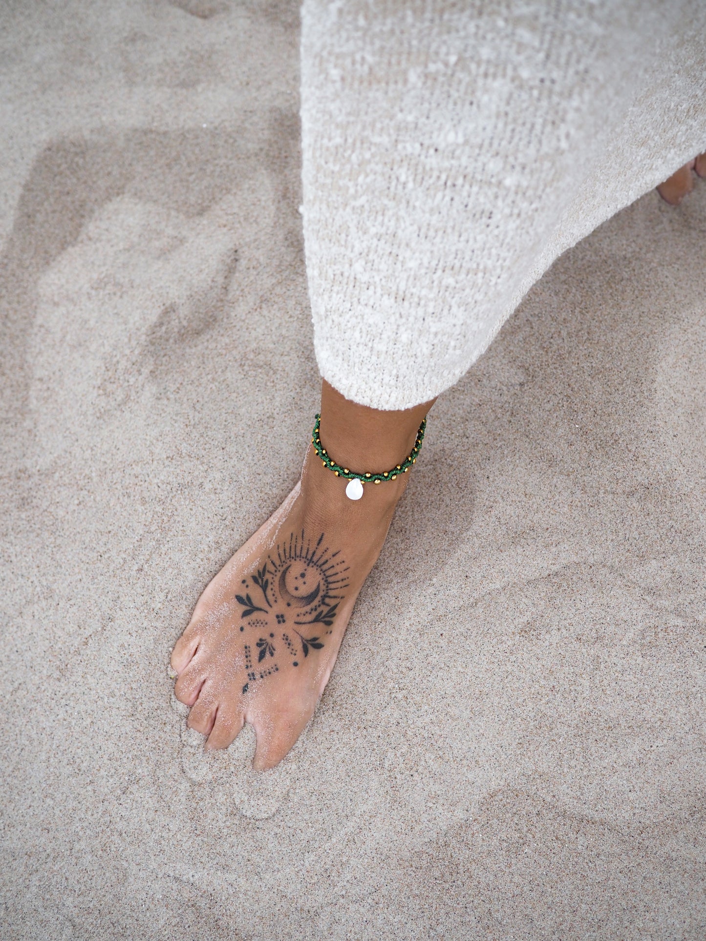 SAHARA ~ žalias kojos papuošalas