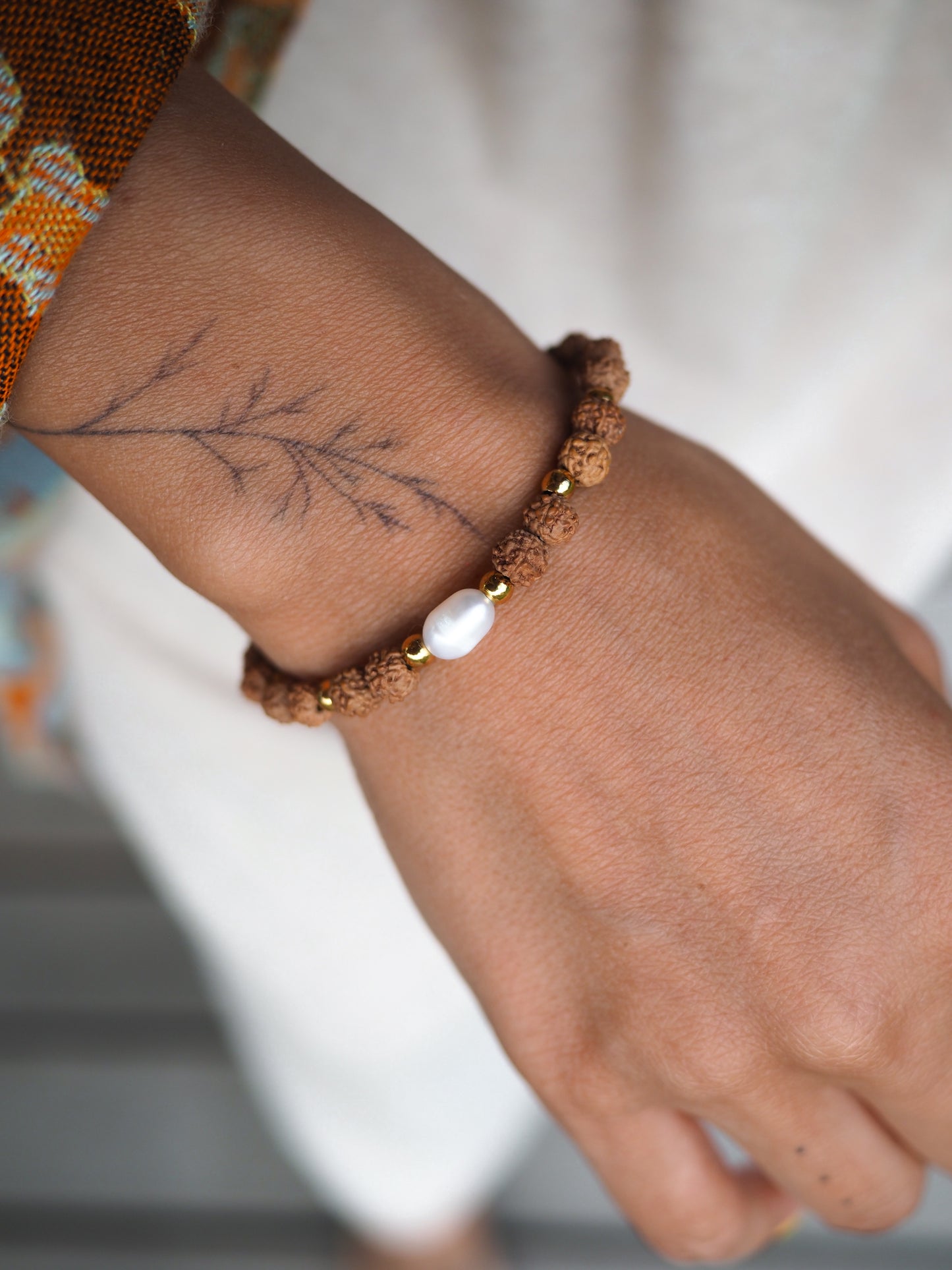 BLISS ~ Rudrakšos ir perlo apyrankė