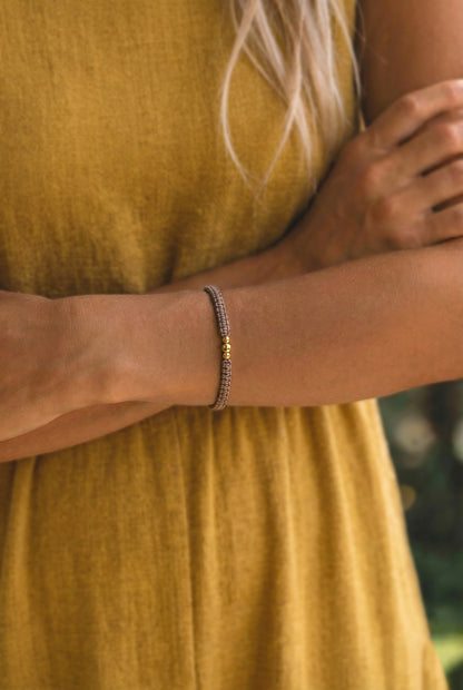 TERRÁ ~ rankų darbo ruda apyrankė