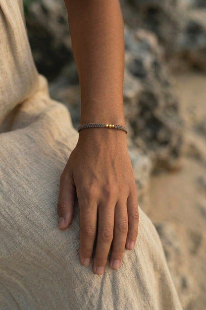 TERRÁ ~ rankų darbo ruda apyrankė