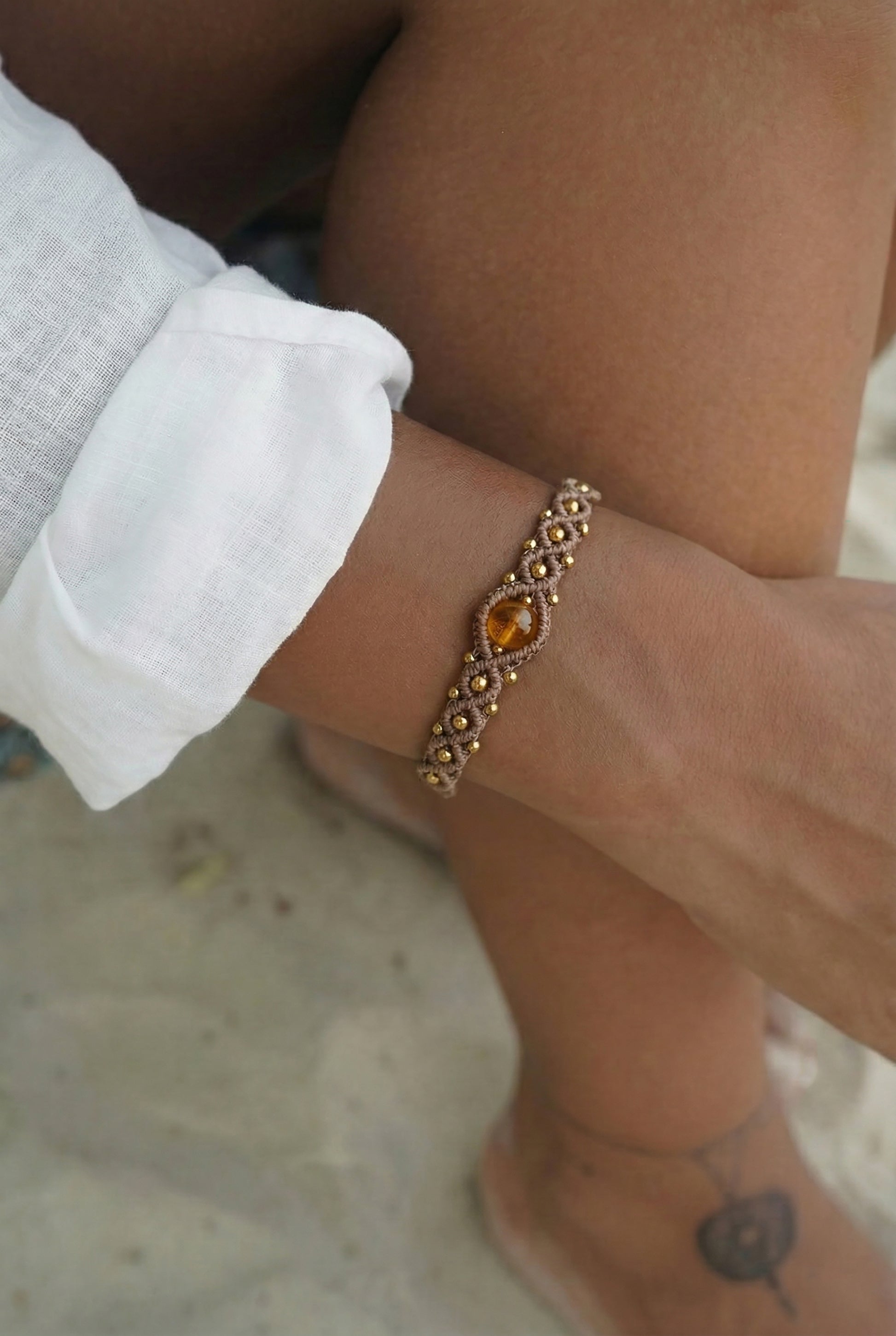 Apyrankės iš karoliukų, akmenų (rankų darbo, natūralių akmenų).