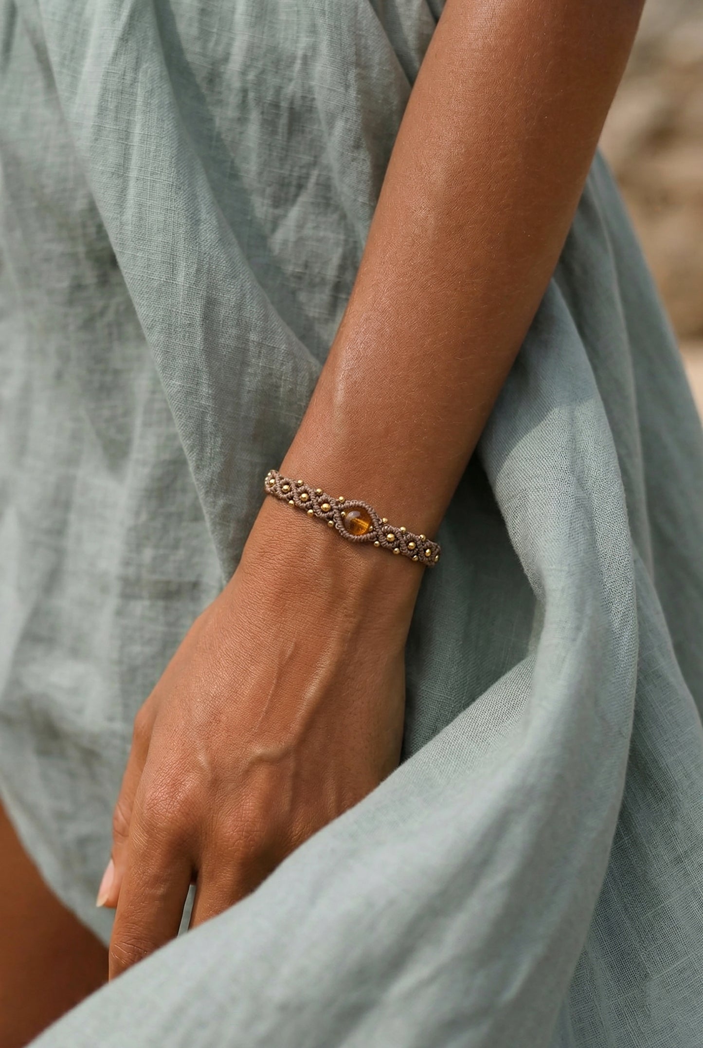 Papuosalai vasarai. Unikali ranku darbo stilinga apyranke.