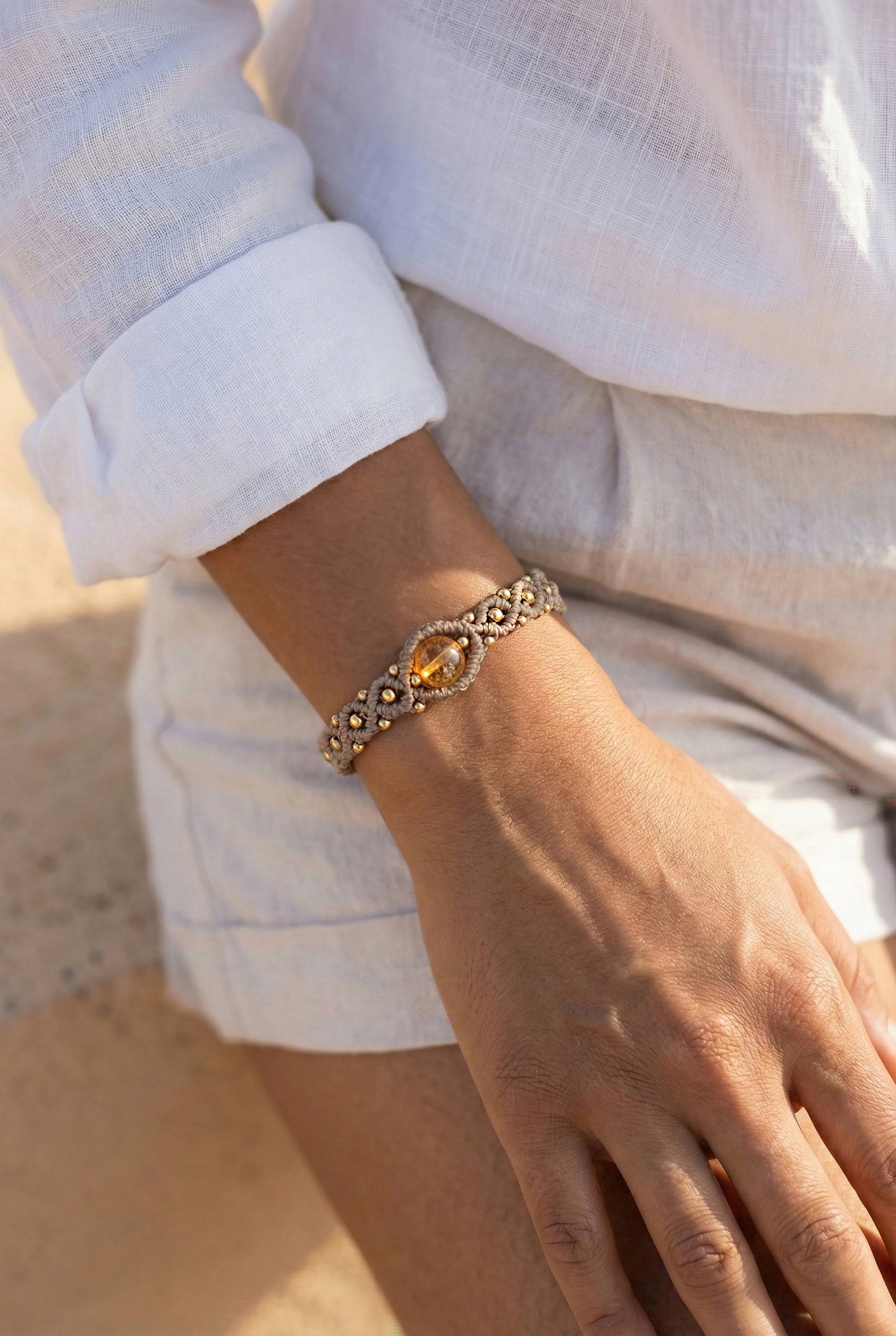 Grazi stilinga apyranke vasarai. Papludimio apyranke. Kelioniu apyrankes. Boho apyranke. Bohemiski papuosalai moterims.