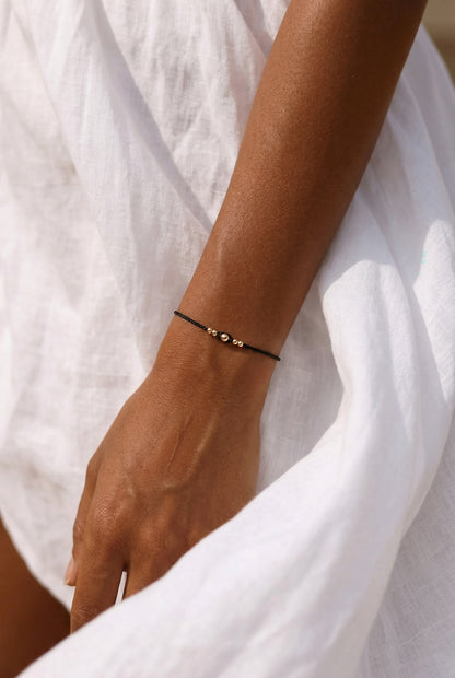 Minimalistinės apyrankės internetu.