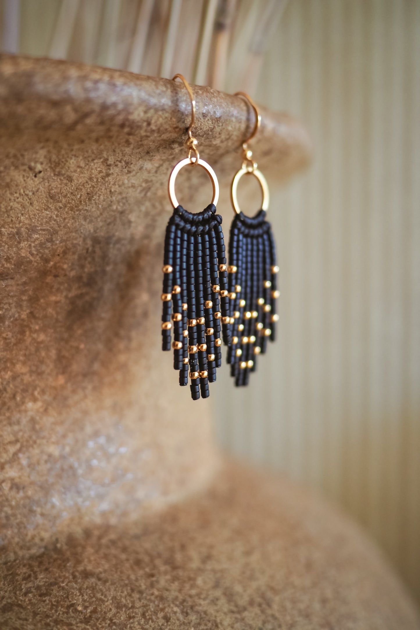 Puosnus auskarai Kaledoms, naujiesiems metams, sventems. Unikalus auskarai, auksiniai juodi