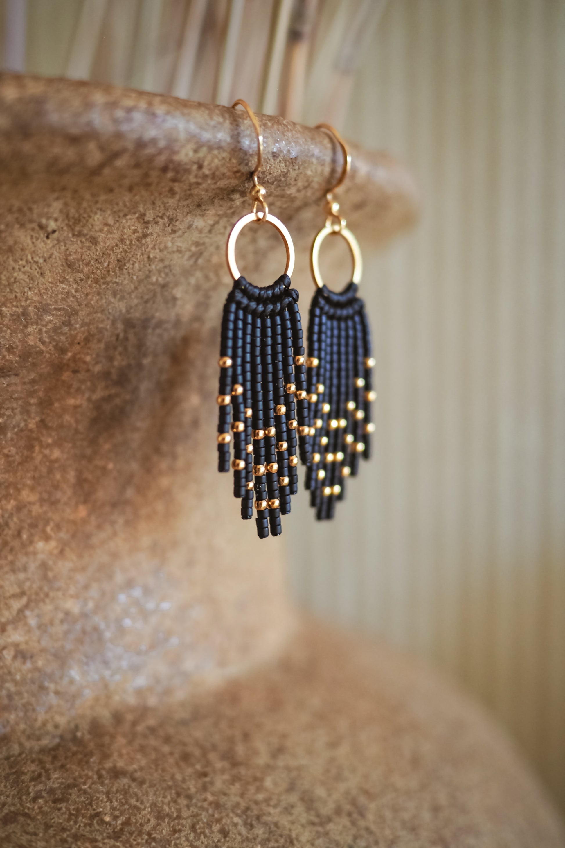 Puosnus auskarai Kaledoms, naujiesiems metams, sventems. Unikalus auskarai, auksiniai juodi