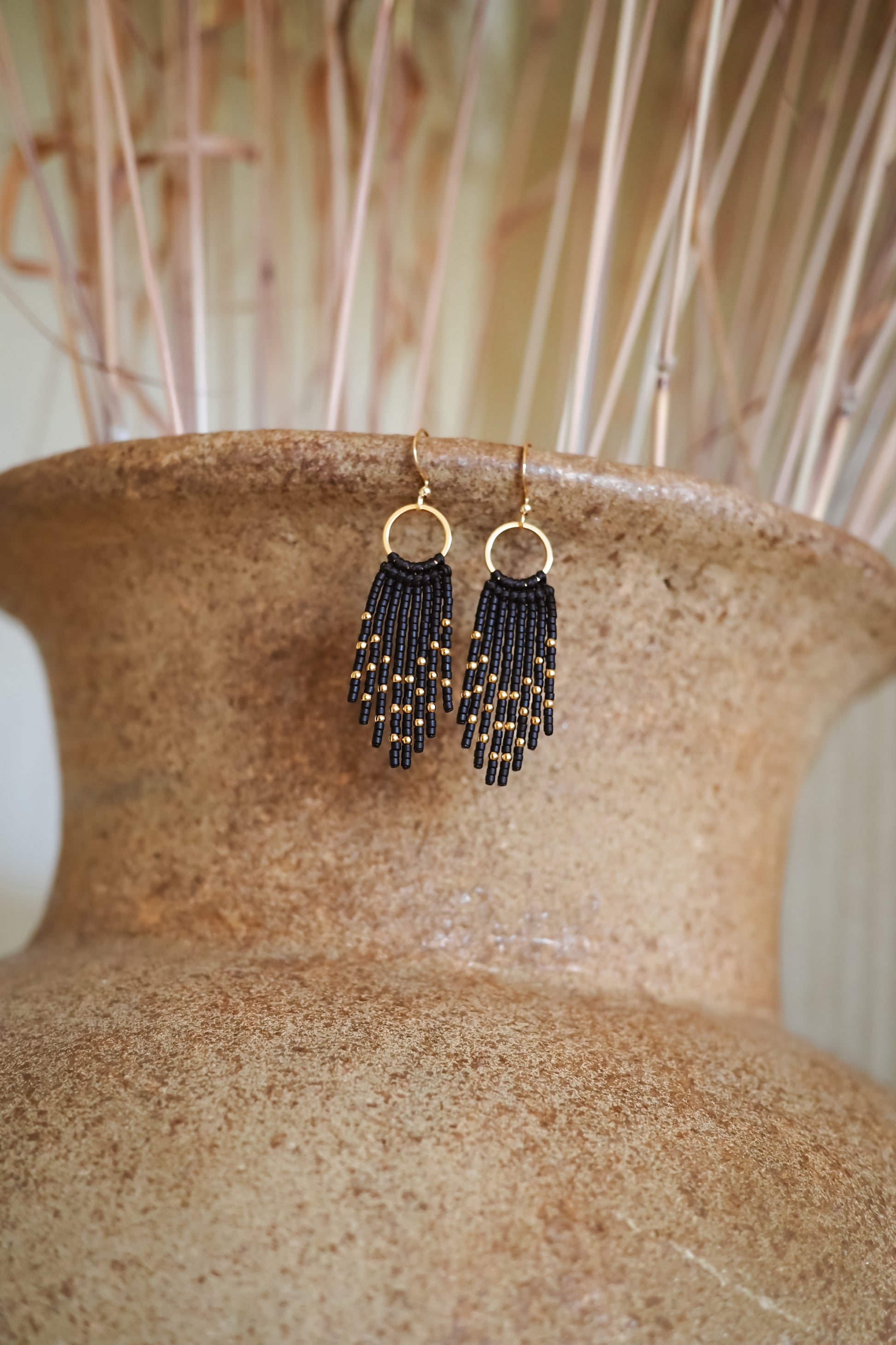 Ethnic stiliaus, boho ilgi auskarai