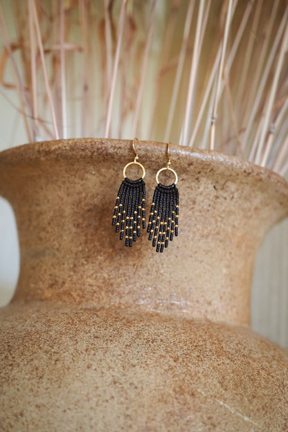 Ethnic stiliaus, boho ilgi auskarai