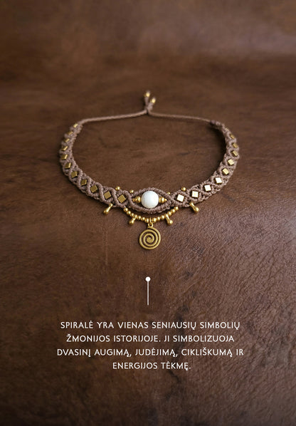 Spirales simbolis - magiskas macrame papuosalas moterims