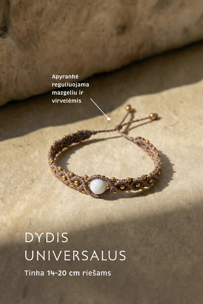 Bohemiska apyranke ranku darbo. Bohemiski papuosalai. Haulito akmuo.