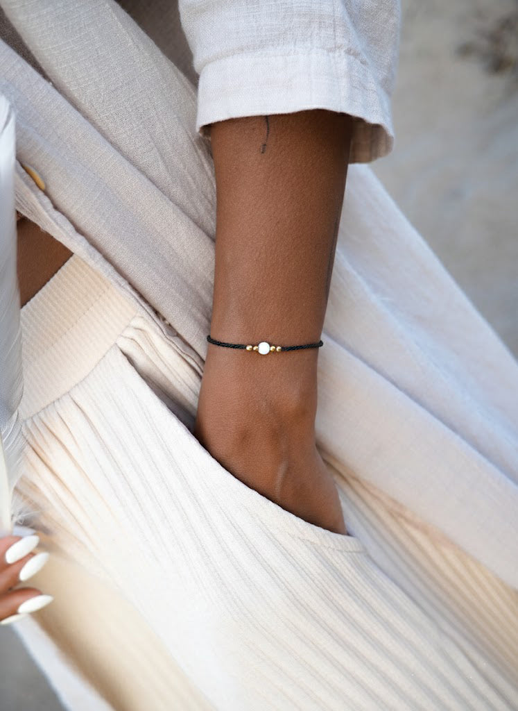 Auksine juoda apyranke moteriai. Isskirtine dovana moteriai