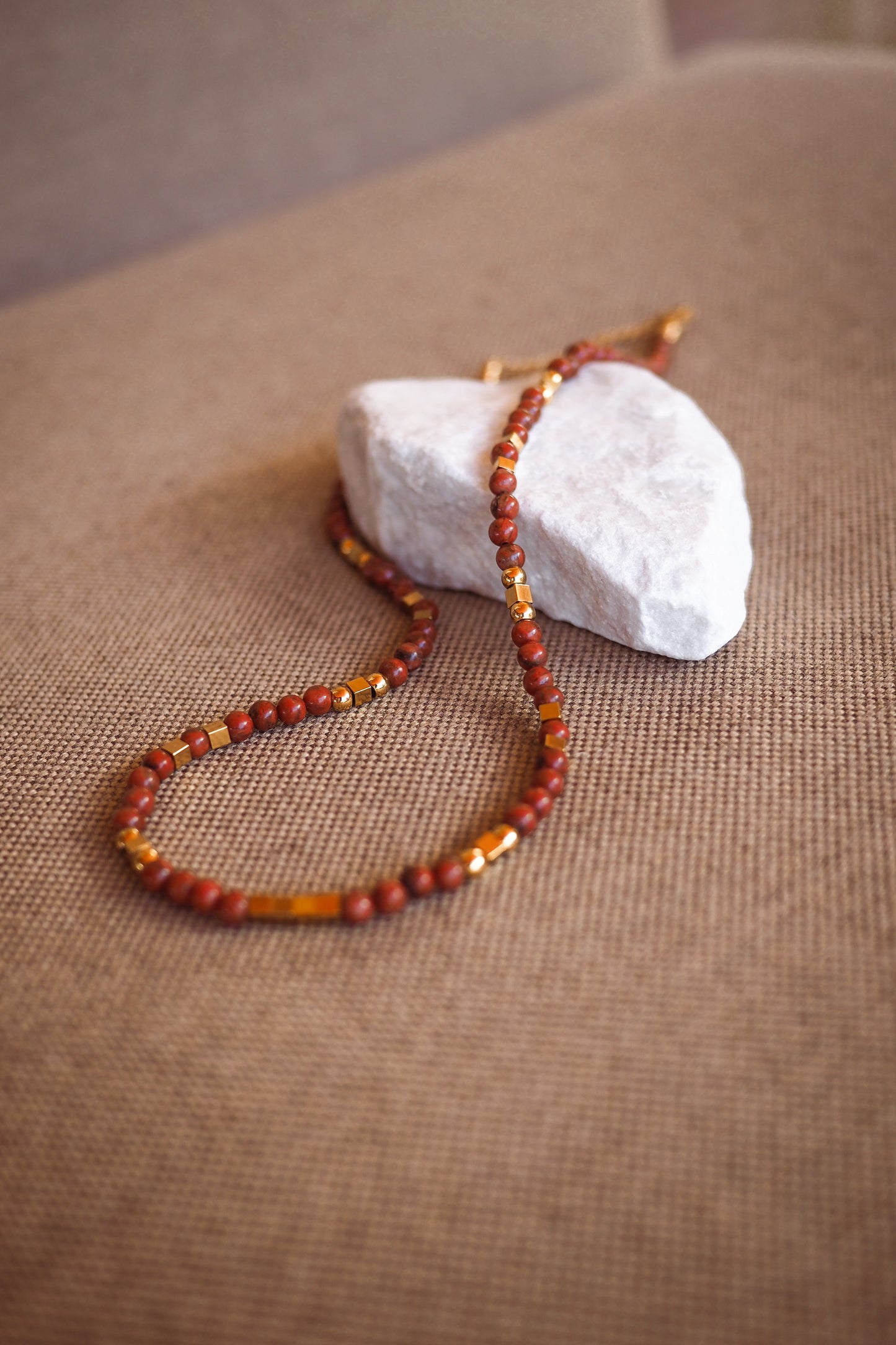 INTUITION ~ raudono jaspio kaklo papuošalas