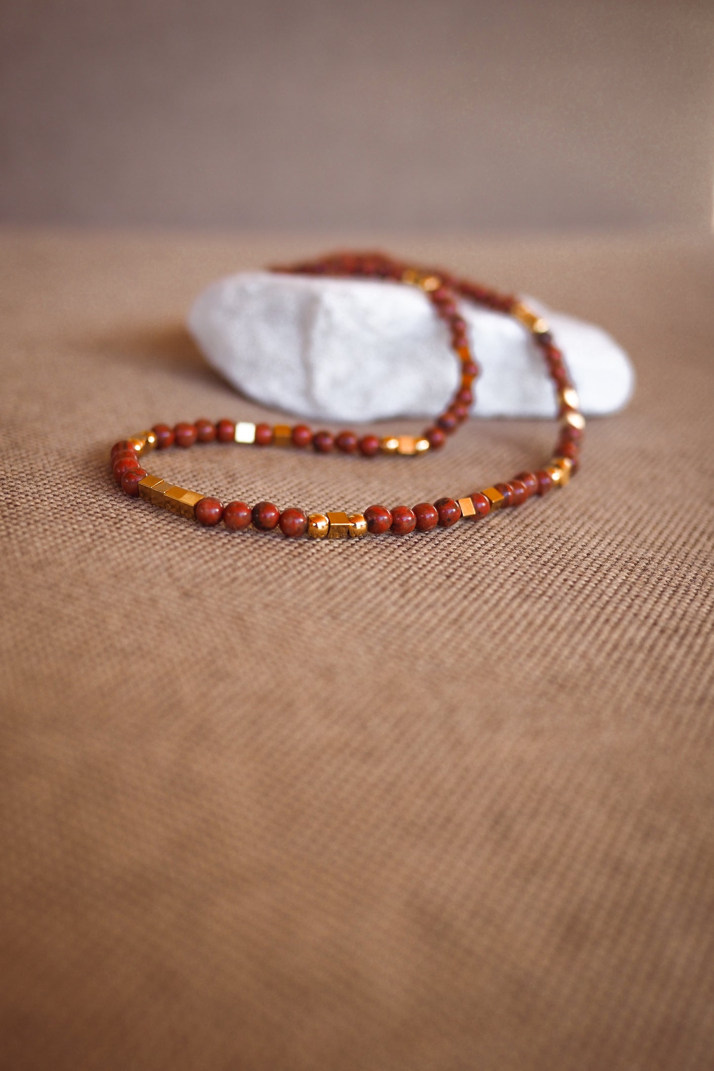 INTUITION ~ raudono jaspio kaklo papuošalas