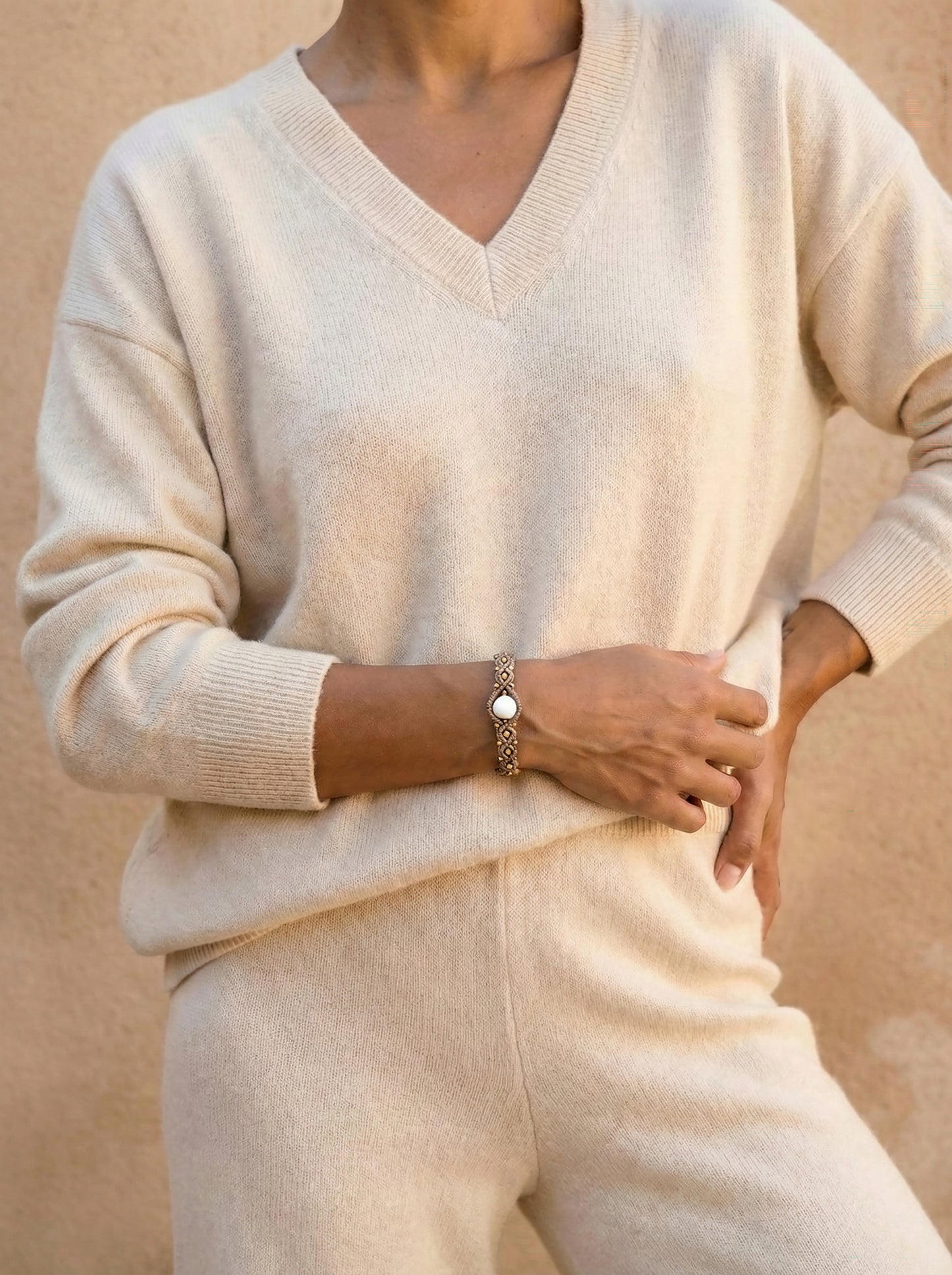 Prabangios apyrankes moteriai. Auksines apyrankes. Klasikines apyrankes moteriai. Macrame apyranke