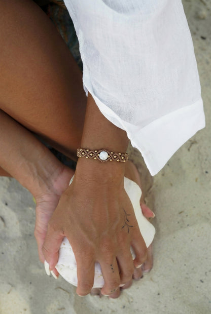 Boho apyranke moterims vasarai. Macrame stiliaus. Gypsy stiliaus, tinkanti festivaliams. Bohemiski papuosalai moterims.