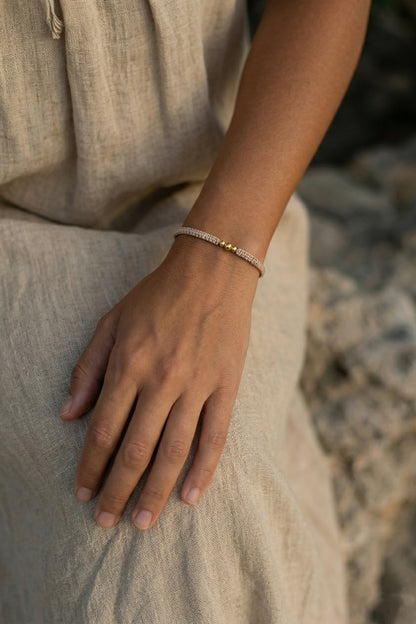 Unikalios moteriskos apyrankes vasarai. Tinka nesioti kasdien ir progoms. Reguliuojama, atspari vandeniui.