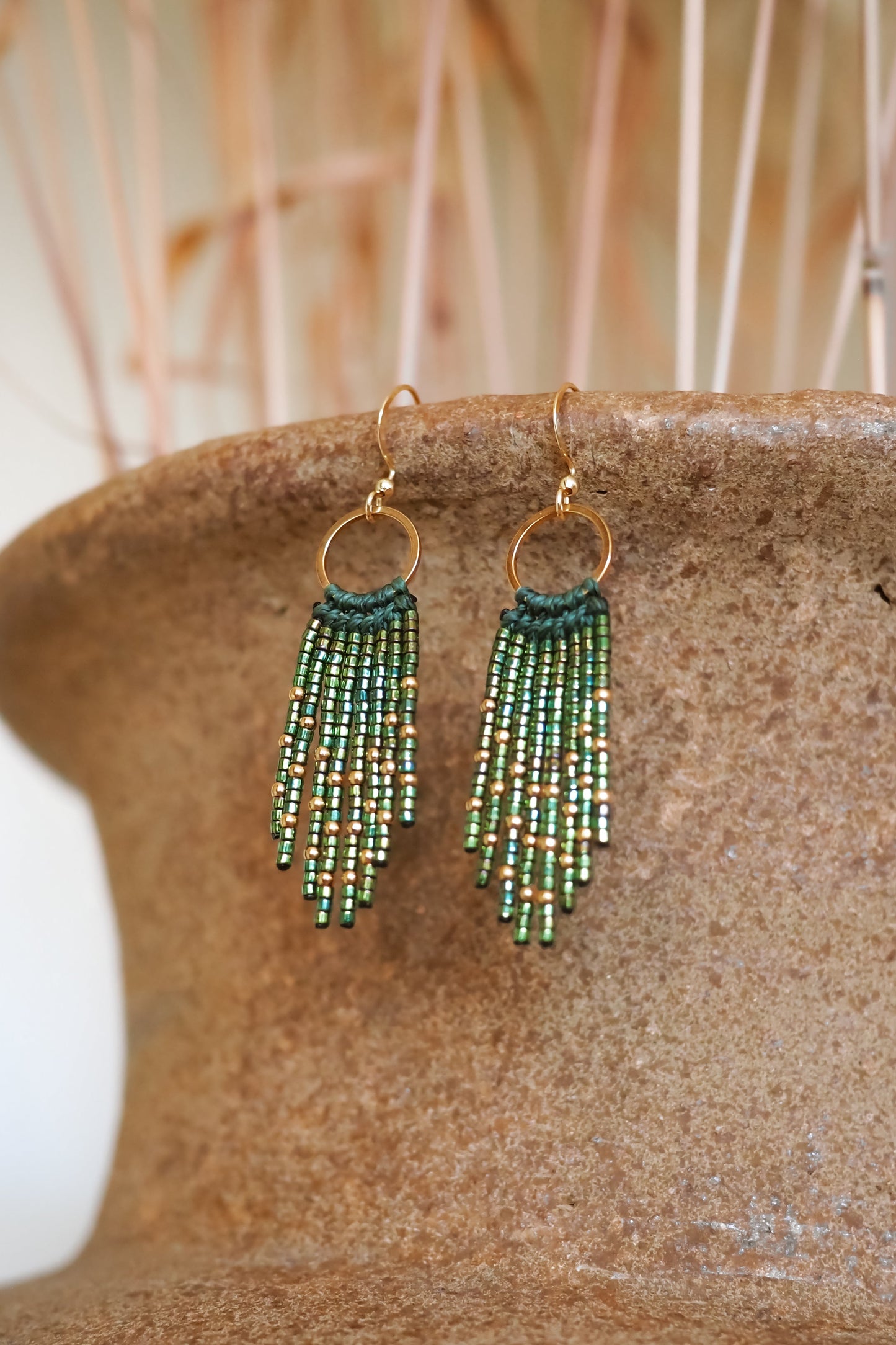 Ranku darbo unikalus iįskirtiniai auskarai. Bohemiški, ilgi, vakarėliams. Prabangūs auskarai.